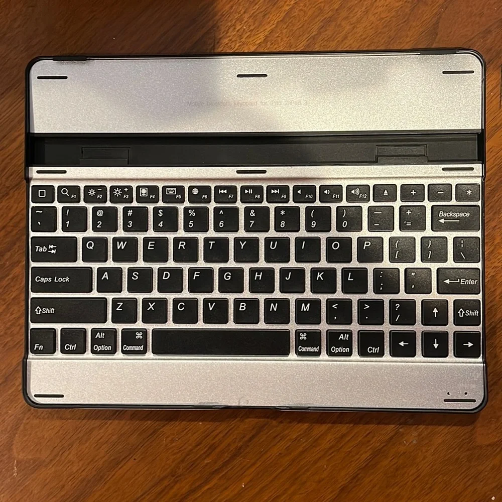 Mobile Bluetooth keyboard for new iPad 2/3. New - Open box